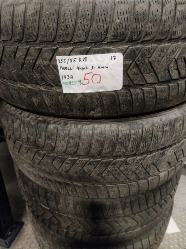 K 255/55R19 Pirelli kitka 5-4mm / 1V3A