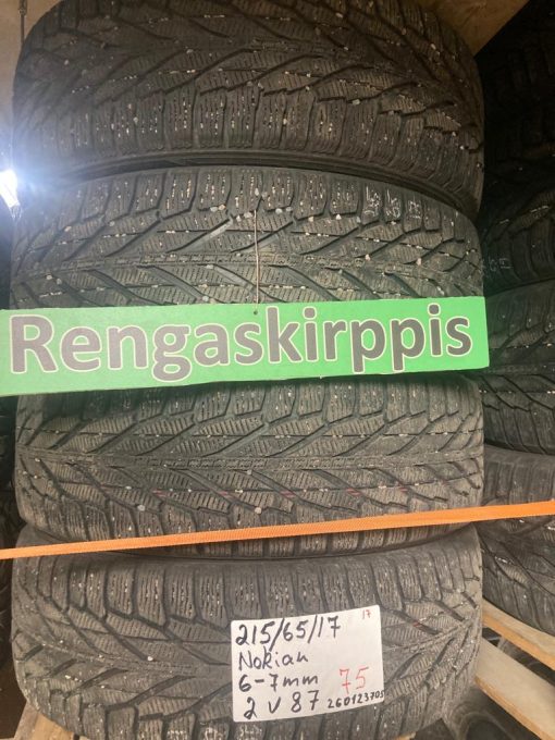 K 215/65R17 Nokian kitka 6-7mm DOT17 2V87