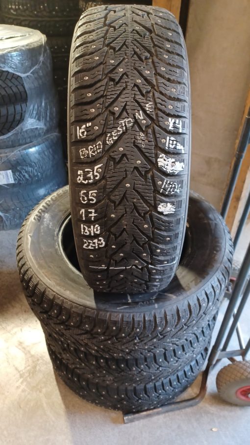 235/65R17 Bridgestone nasta 8mm / K9