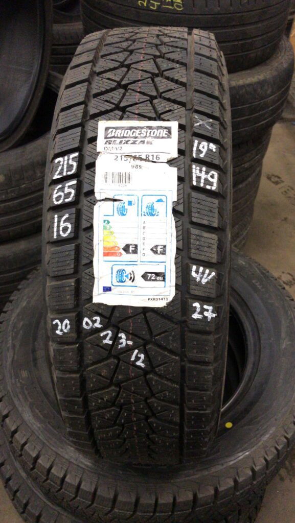 k 215/65R16 Ajamattomat Bridgestone kitka / 4V27