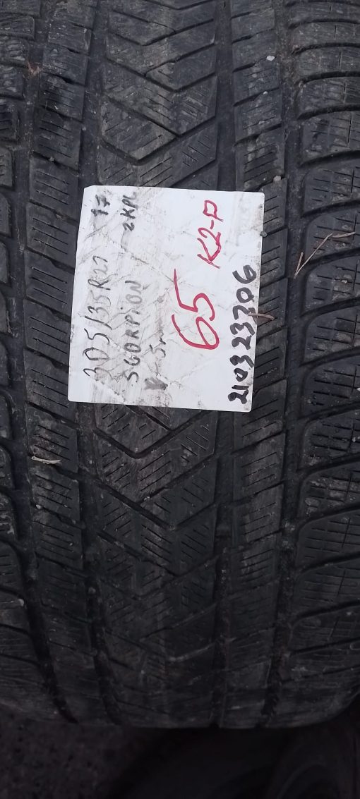 305/35R21 Pirelli Scorpion kitka 5mm / K2-P