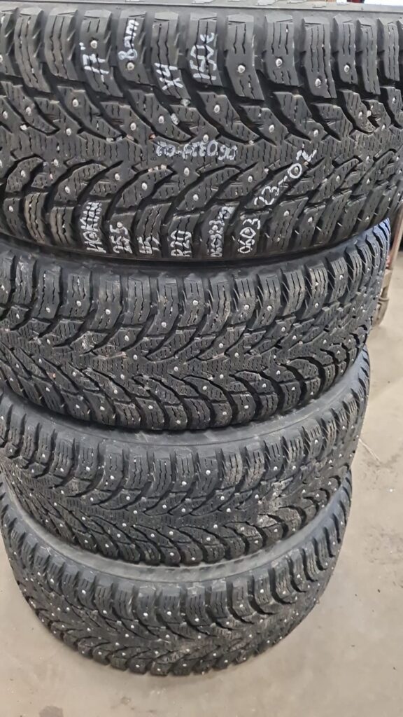 K 255/45R20 Nokian 8mm/nasta K14