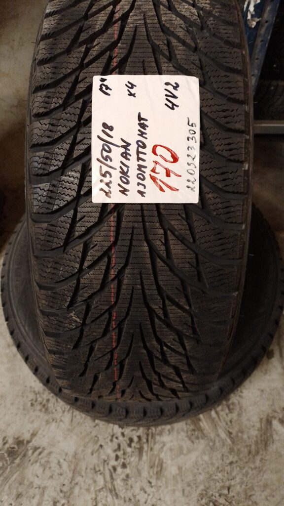 K 225/50R18 Nokian kitka ajamattomat DOT17 4V2