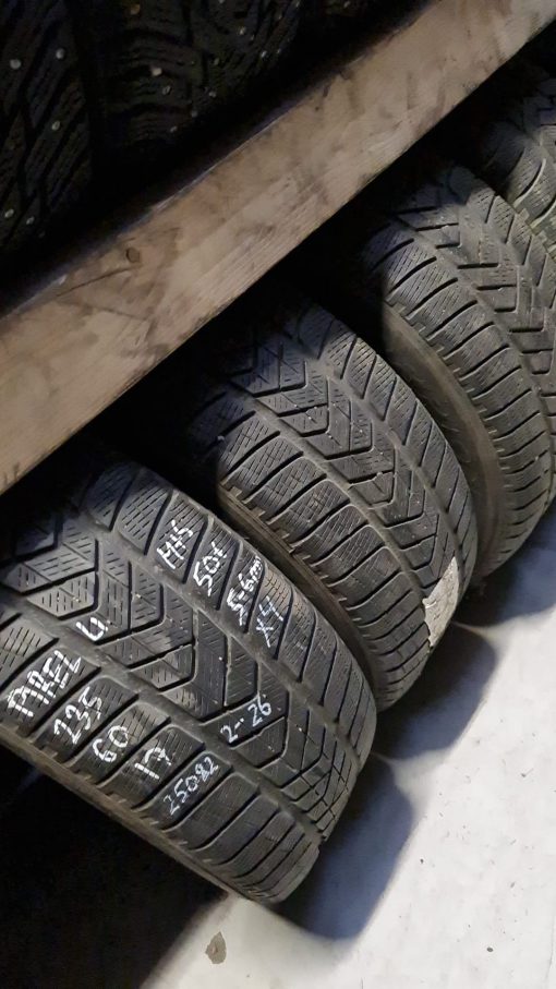 235/60R17 Pirelli 5-6mm kitka / 4P50