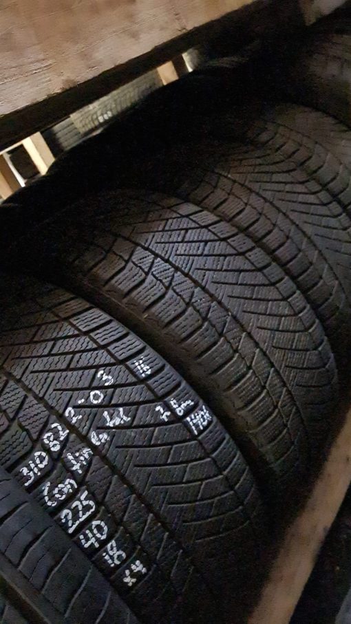 k 225/40R18 Continental 7-8mm kitka  / 5P51