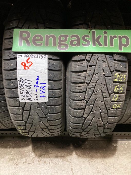 K 225/65R17 Nokian nasta 6-7mm DOT13 7V21