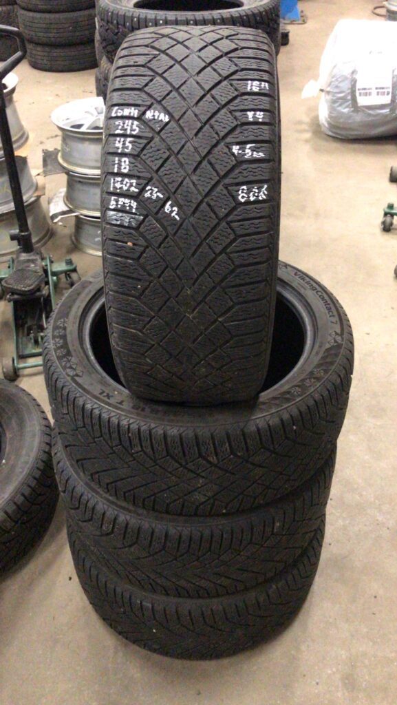 k 245/45R18 Continental kitka 4-5mm / 5P44