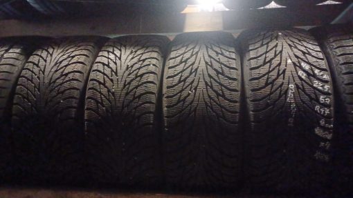 225/50R17 Nokian 8mm kitka / 4P32