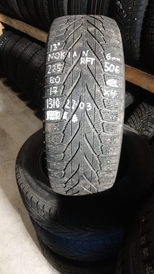K 225/60R17 Nokian RFT 6mm kitka / 5V50