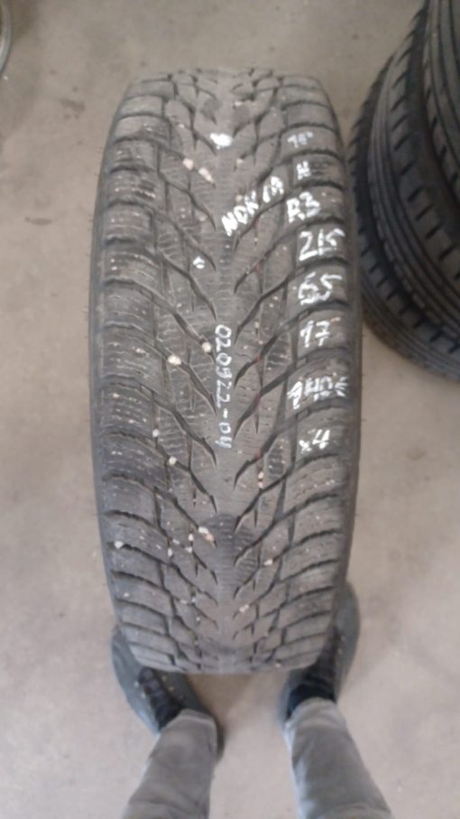 215/65R17 Nokian 6-7mm kitka / 5V53