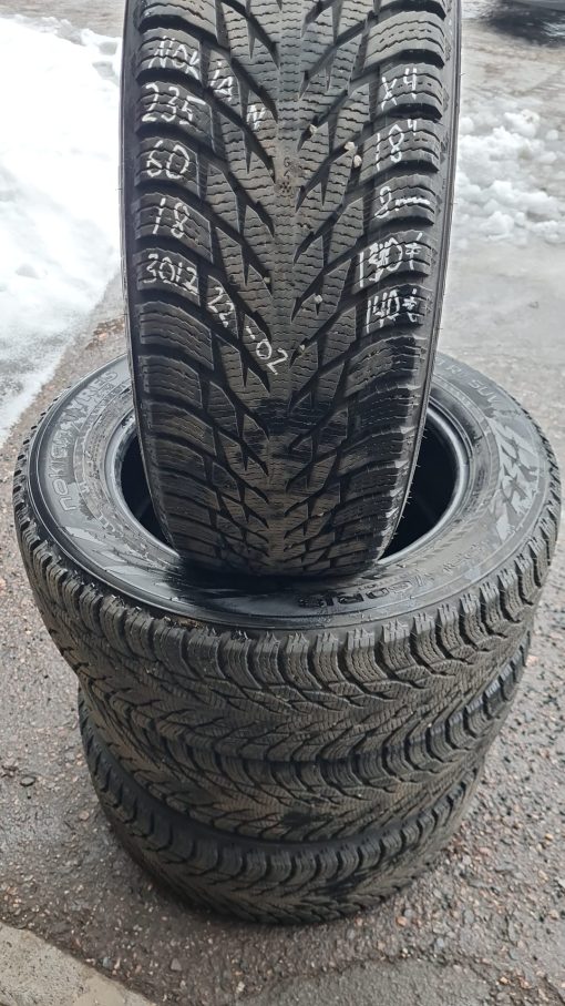 235/60R18 Nokian kitka 7-8mm/ K14