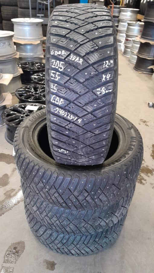k 205/55R16 GoodYear nasta 7-8mm / 3P31