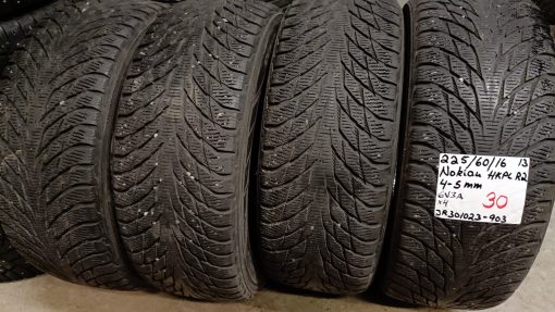 225/60R16 Nokian HKPL R2 kitka 4-5mm / 6V3A