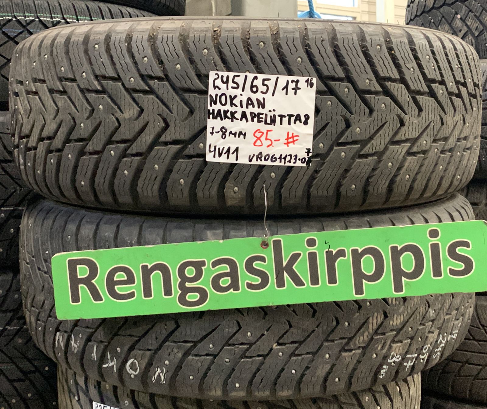 245/65R17 Nokian HKPL 8 nasta 7-8mm # / K15