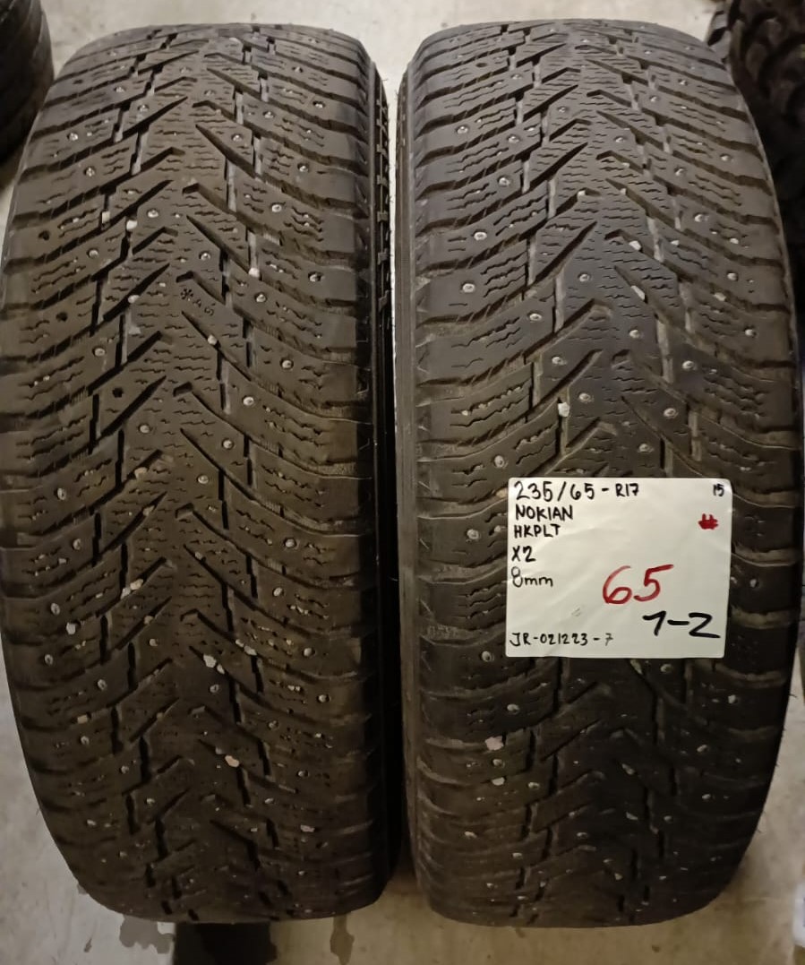 235/65R17 Nokian HKPL nasta 8mm # / 5V9-2