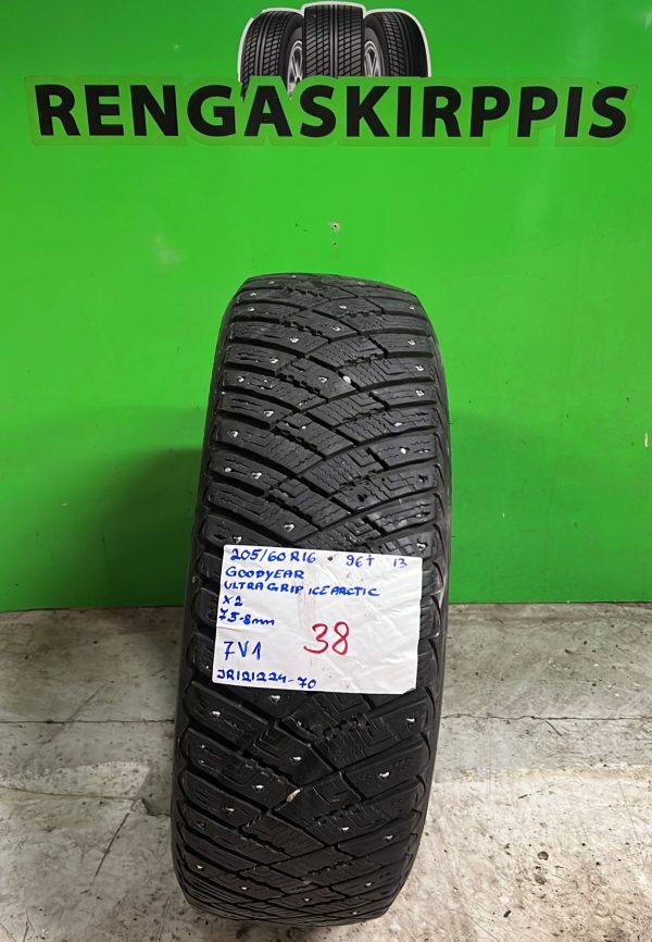 205/60R16 GoodYear UltraGrip Ice Arctic 96T nasta 7,5-8mm / 7V1