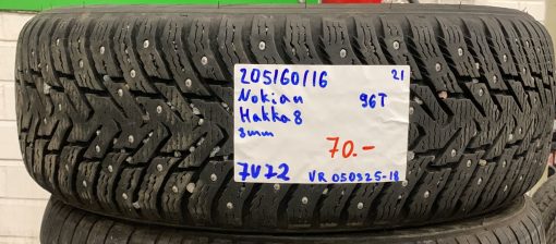 205/60R16 Nokian Hakka 8 96T nasta 8mm / 7V72